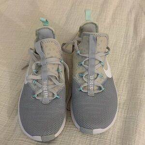 Nike Free TR 8 Women's Training Shoes
Gray White Running Sneakers